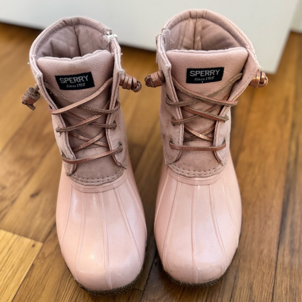 Big Kid's Saltwater Sparkle Duck Boot, Color: Blush Shimmer, good condition